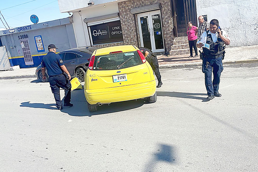 Deja mermas ebrio y abandona su auto