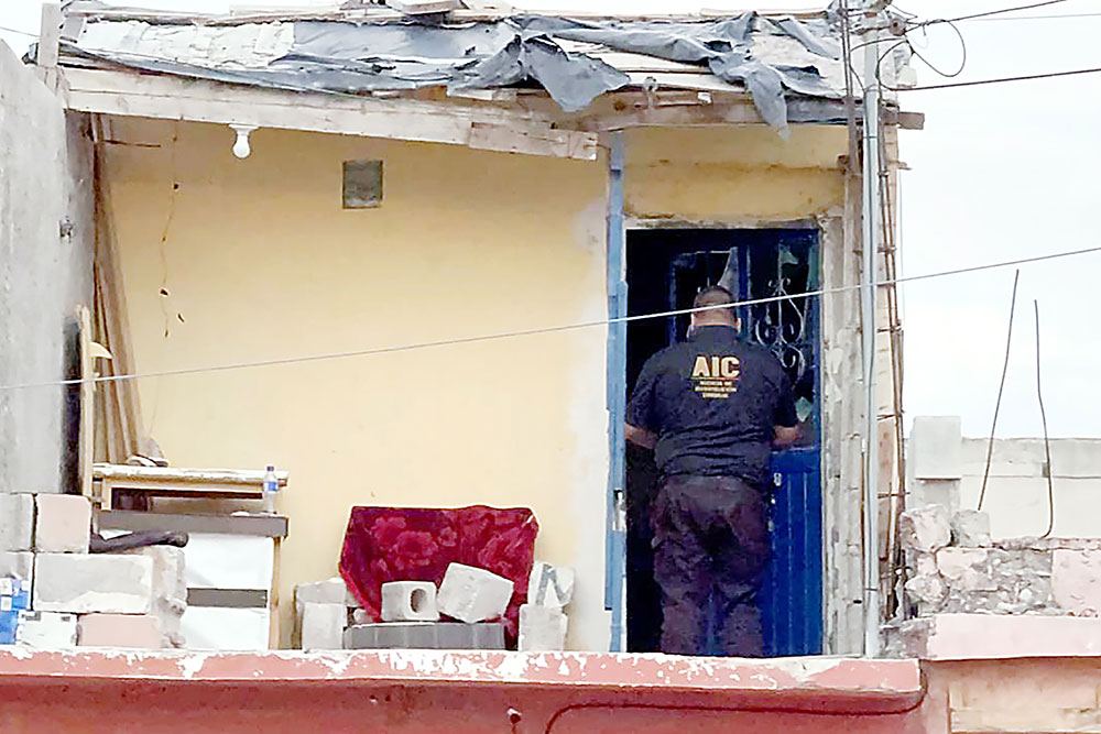 Hallan colgado a toxicómano