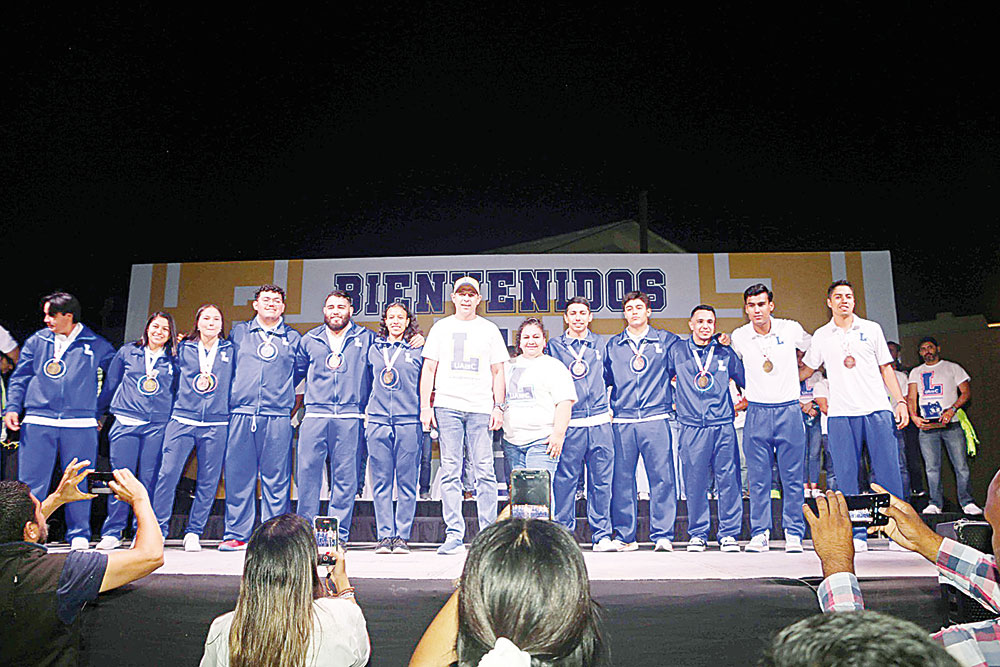 Dan Lobos bienvenida al semestre