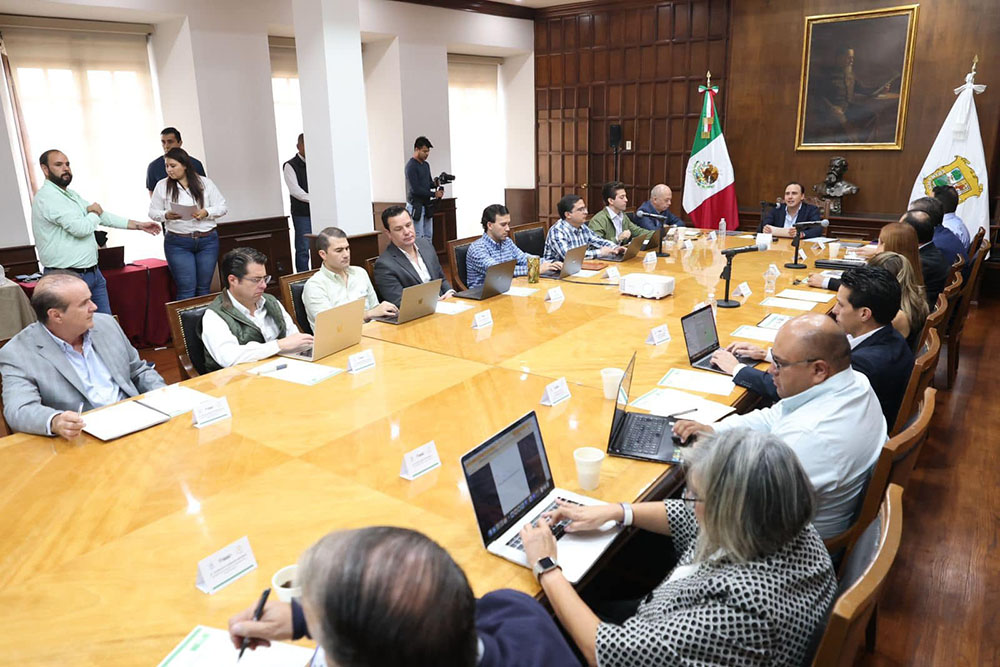 Inicia el gobernador Manolo Jiménez reunión con alcaldes electos