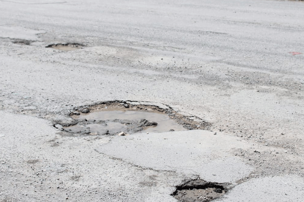 Reaparecen baches en la Borja tras las lluvias