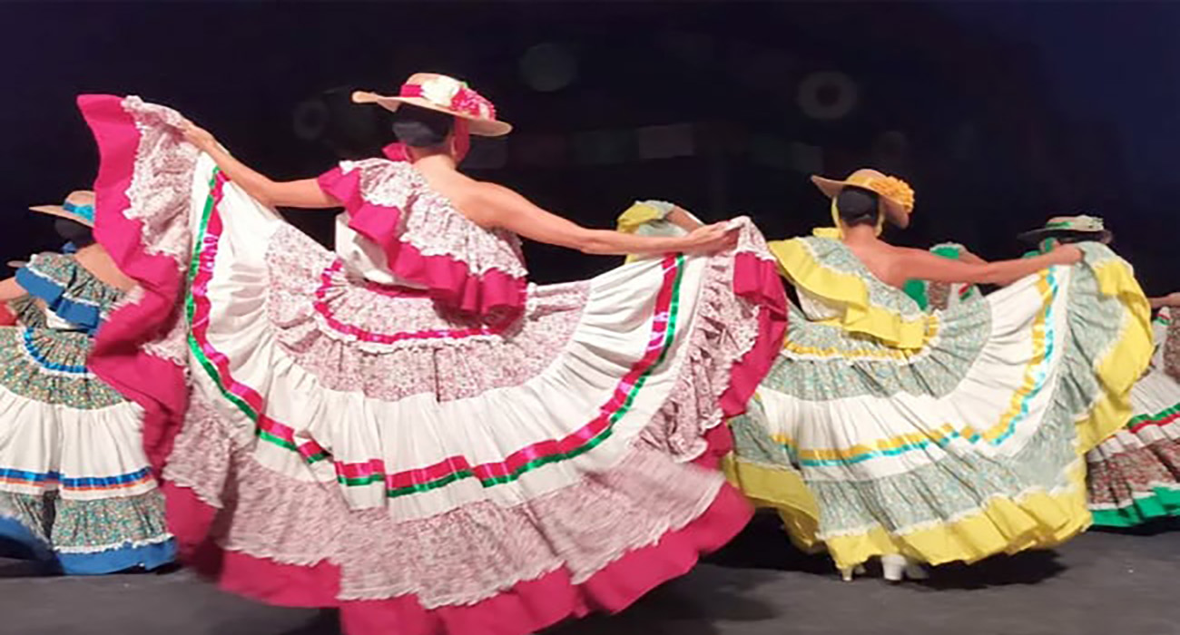 Mexicanos celebran el Grito en Madrid con baile y mariachis