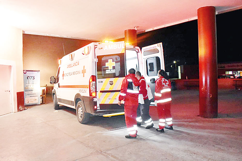 Apuñala a esposa; la envía al hospital