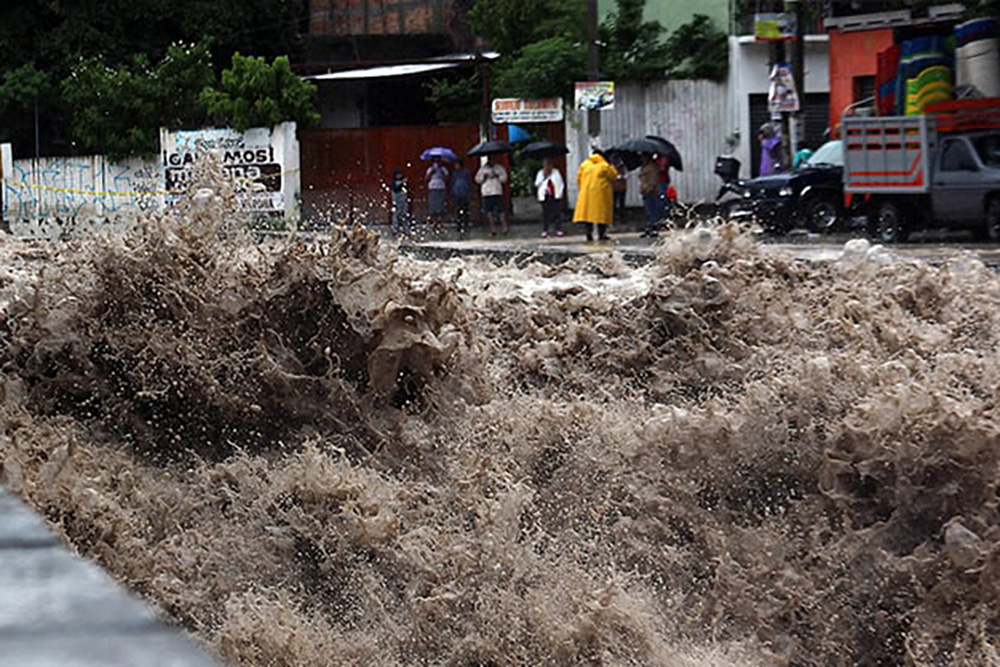 Aumentan a 22 los muertos por el huracán John en sur de México tras sumarse seis víctimas