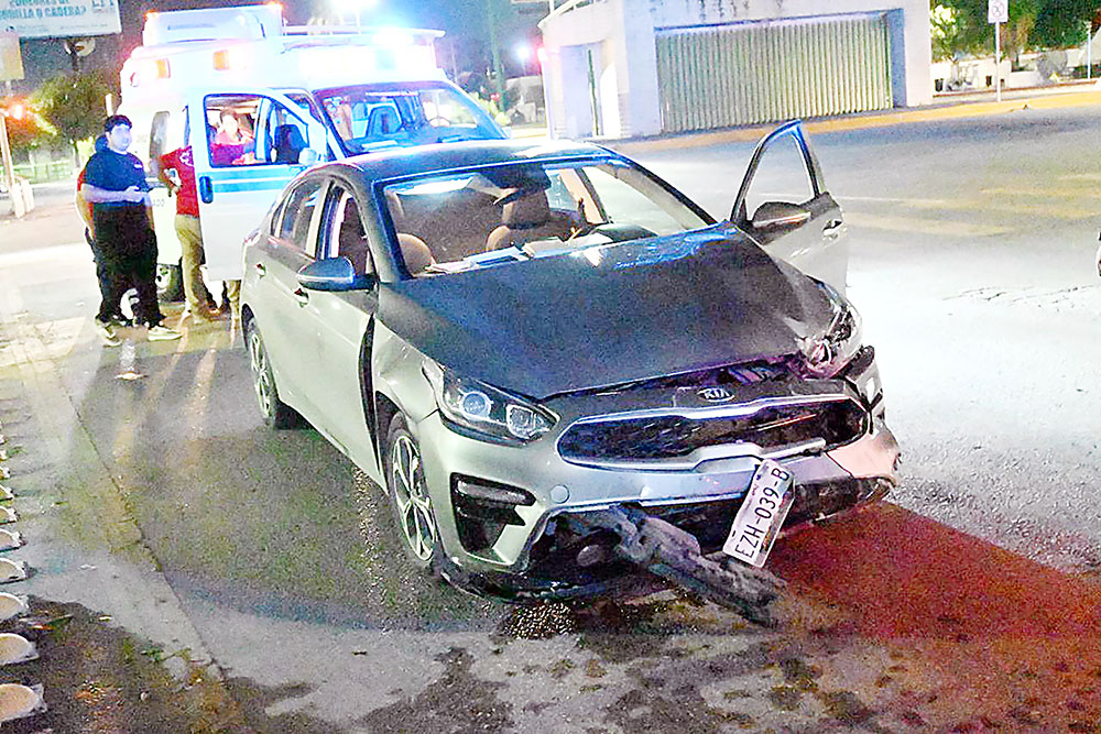 Cruza en ámbar; provoca colisión