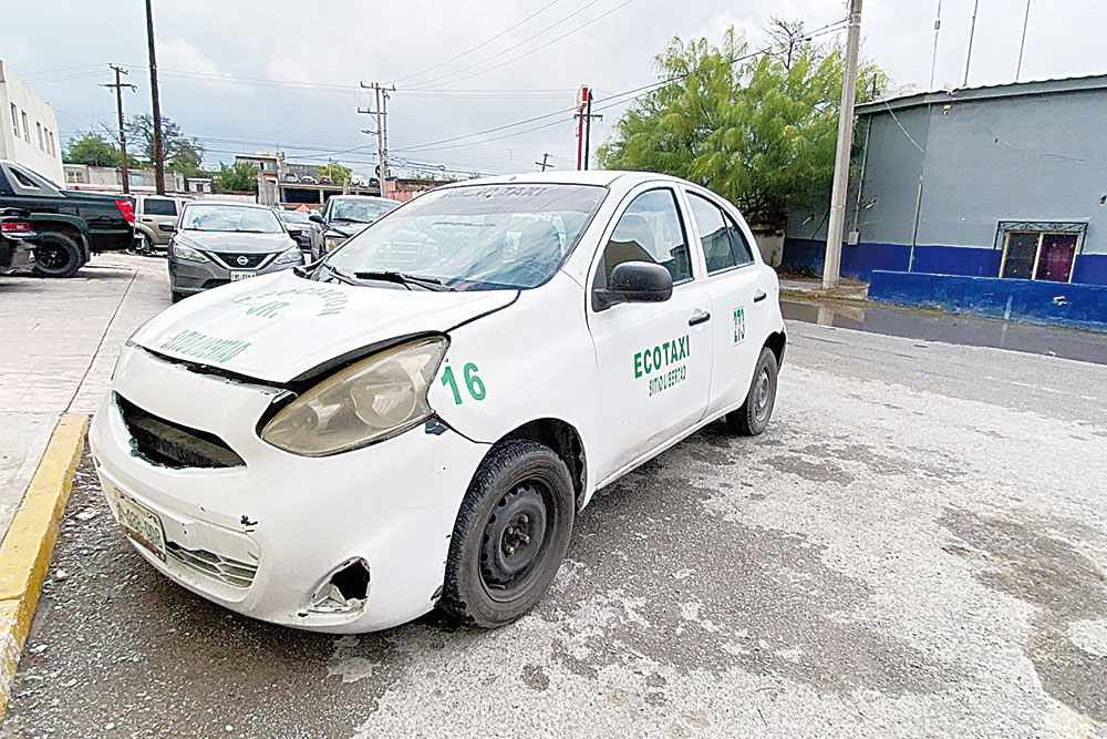 Detienen a taxista por robar celular