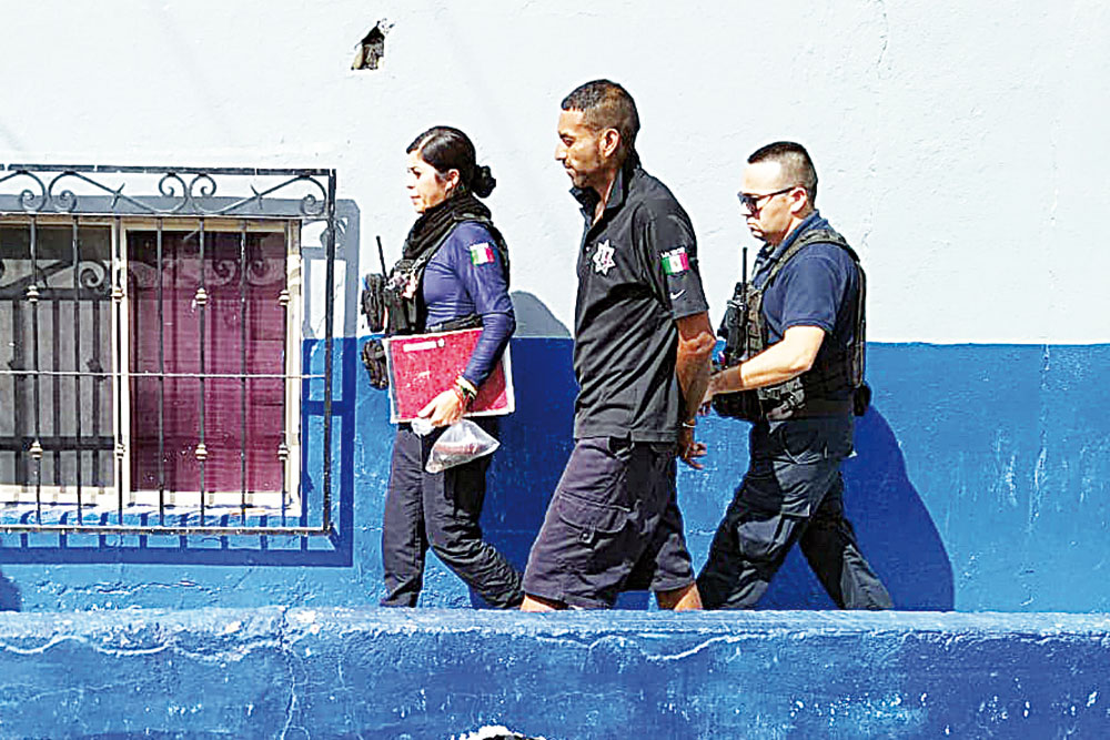 Tras las rejas por usar el uniforme de policía