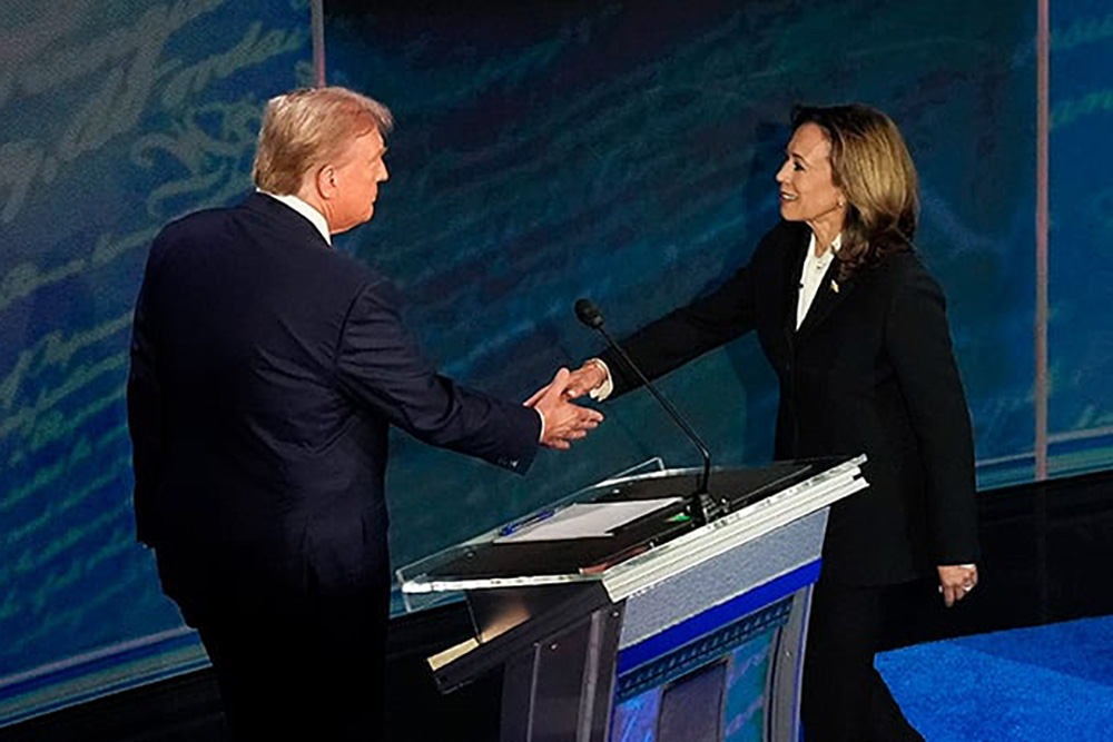 Harris y Trump pelean por siete estados clave sin claros márgenes en las encuestas