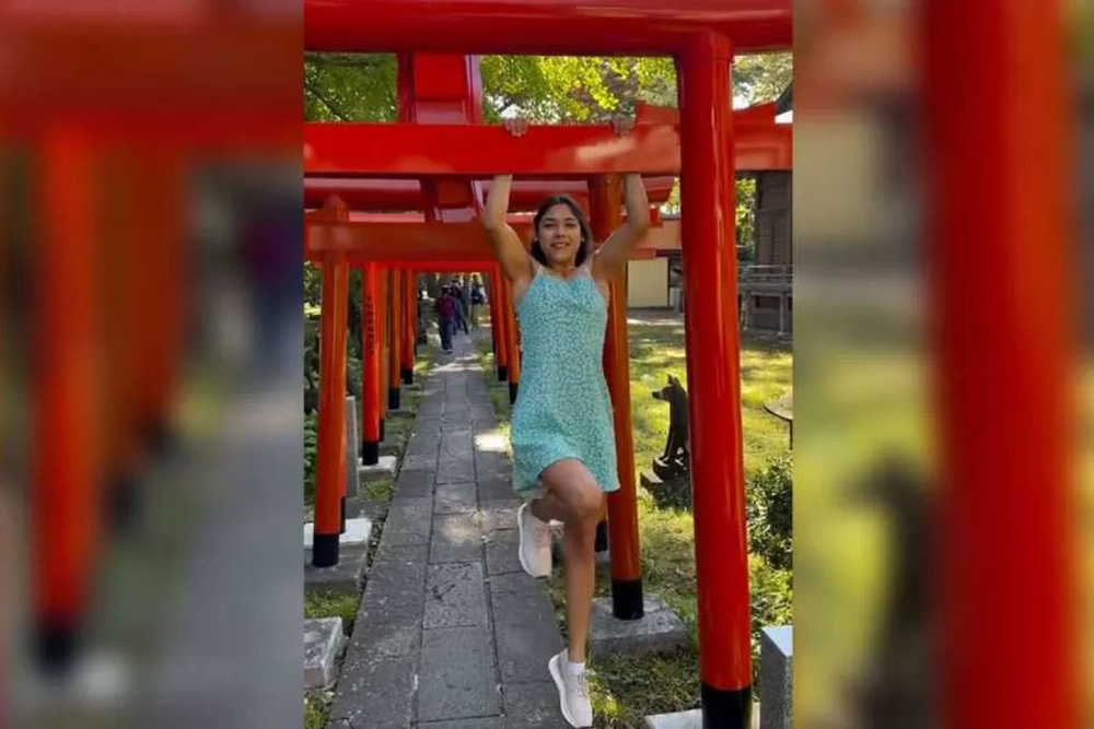 Influencer chilena se disculpa por usar símbolo sagrado japonés para ejercitarse