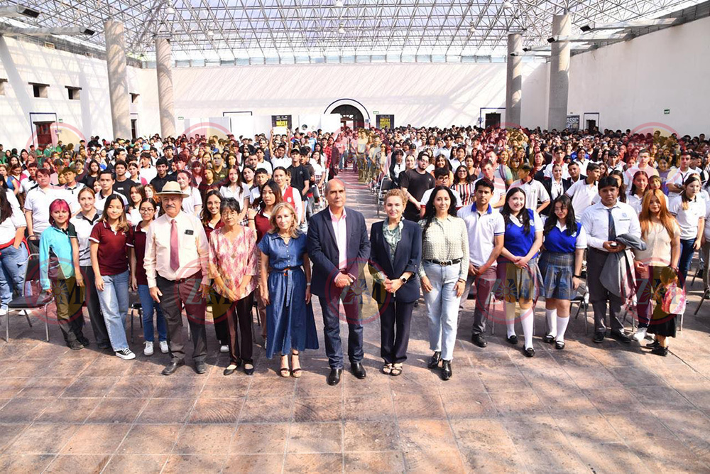 Entregan becas a 900 estudiantes de Monclova