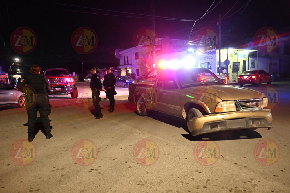 Choca mujer por no respetar el alto