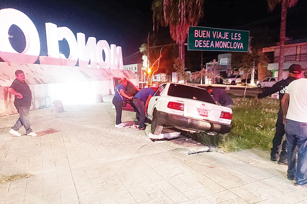 Colisiona ebrio en límites de Monclova y Frontera