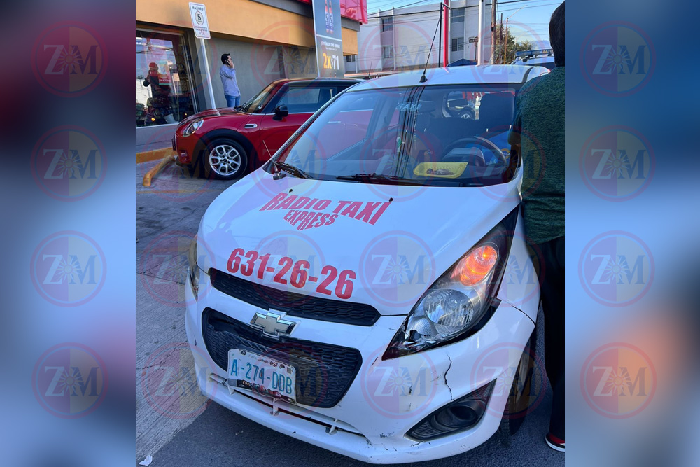 Choque de taxi deja lesionada a pasajera embarazada