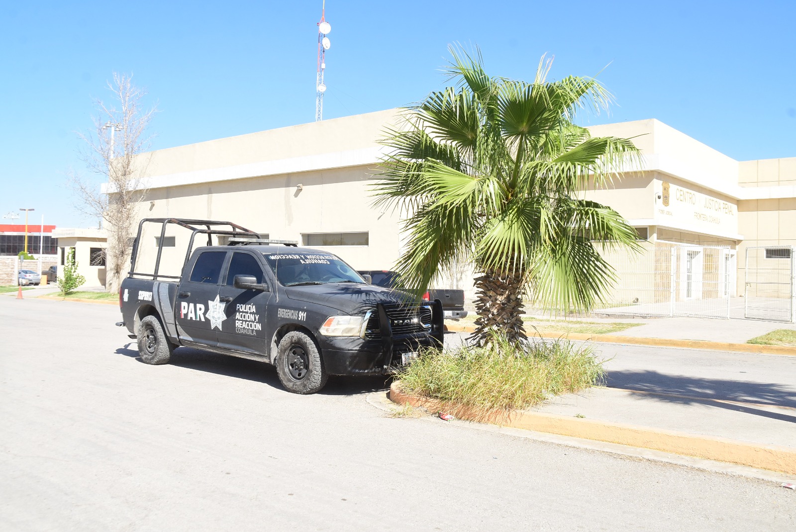 Vinculan a delincuentes por usurpación y ataque a policías