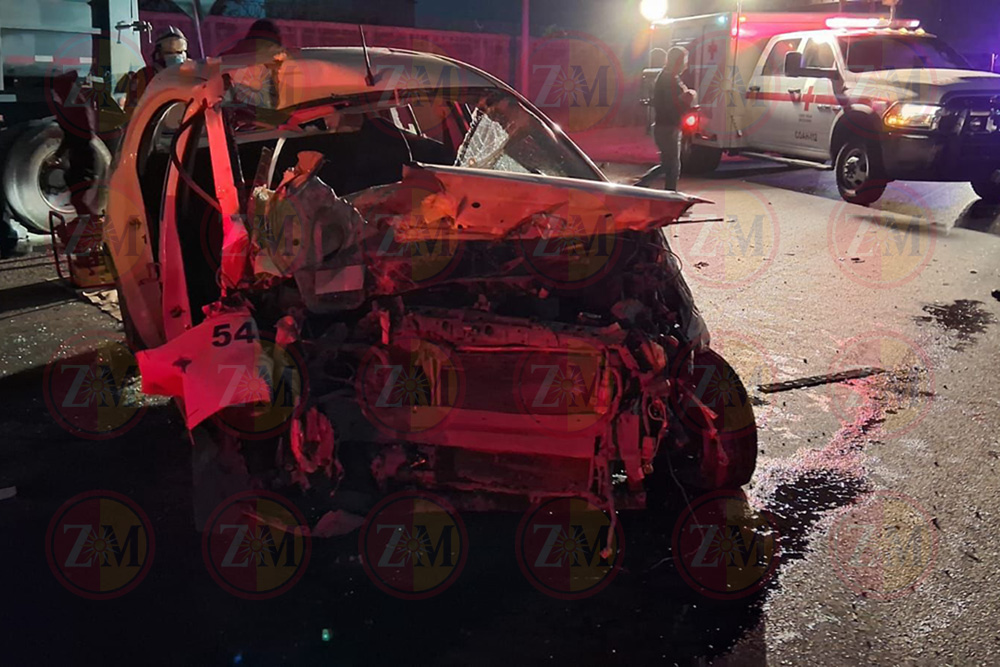 Lucha mujer por su vida tras trágico accidente en taxi