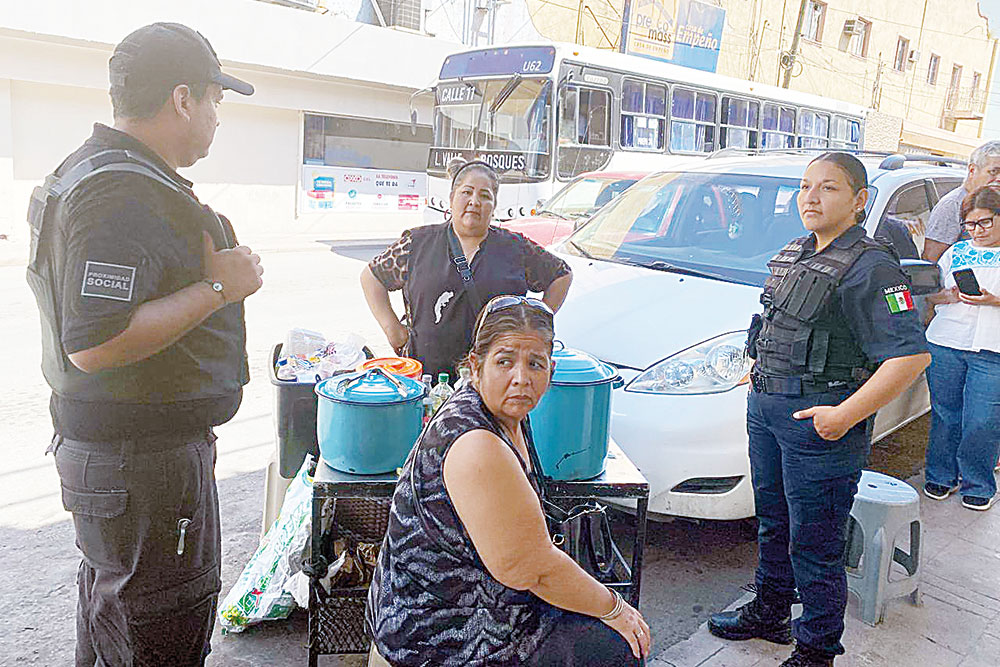 Echan a ambulantes del Centro Histórico