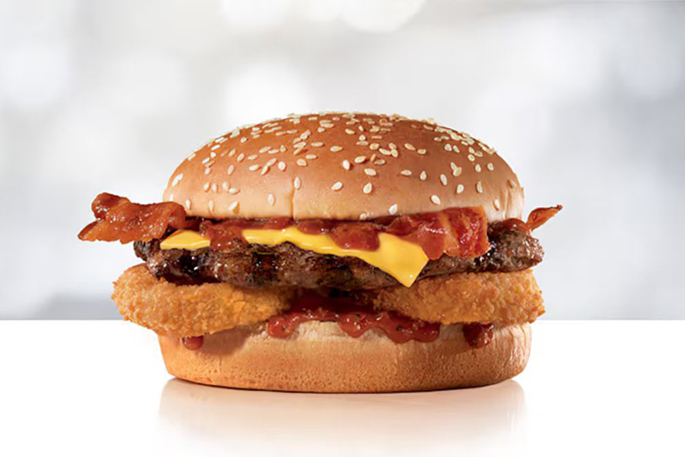 Carl’s Jr lanza promoción 2×1 en su famosa Western Bacon por llegar a 400 sucursales en México