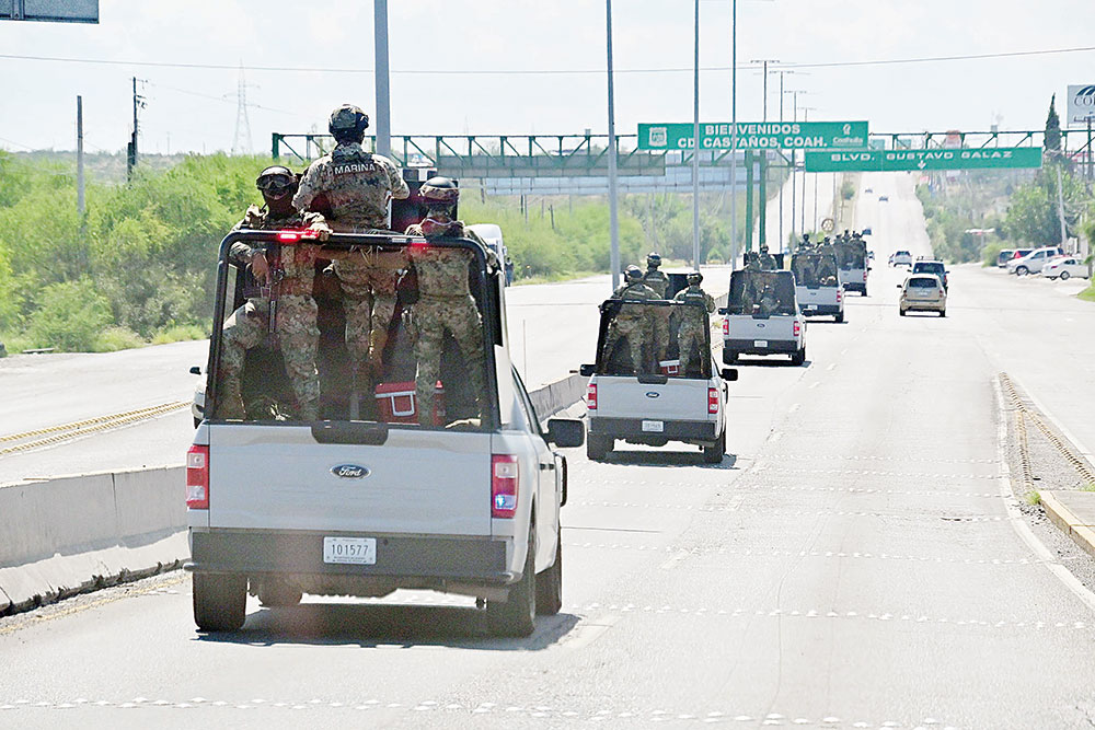 Transita convoy de La Marina por el Pape